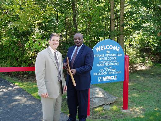 Dean dedicates the new fitness course at Veterans Memorial Park