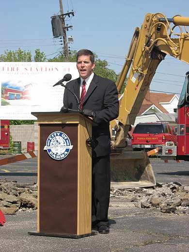 Mayor DePiero speaks at the June 6, 2006 groundbreaking for the new Fire Station #1 on Pearl Road.